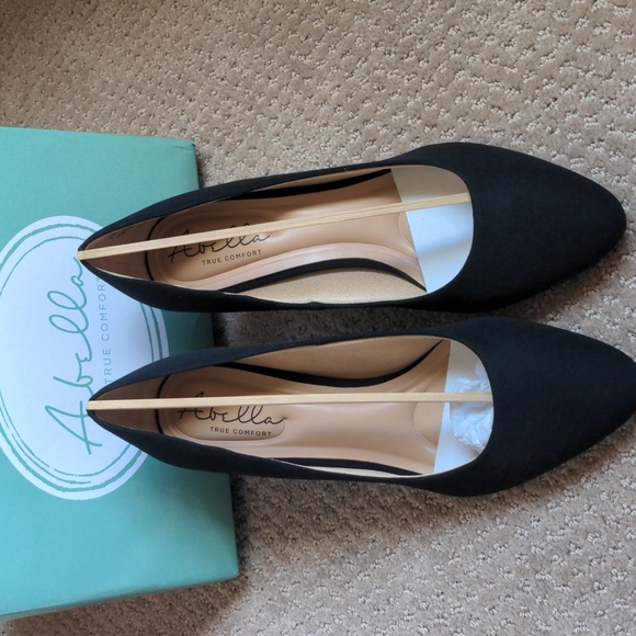 Abella True Comfort Size 10M Black Pumps with a thicker heel NEW - Picture 1 of 10
